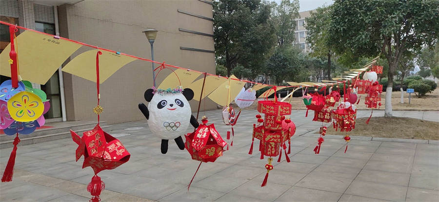 江西太阳成tyc122cc员工做的元宵花灯.jpg